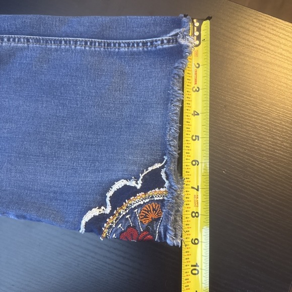 Altar'd State Jeans Womens 28 Caitlyn Low Rise Flare Raw Embroidered Hem Boho - Picture 10 of 10